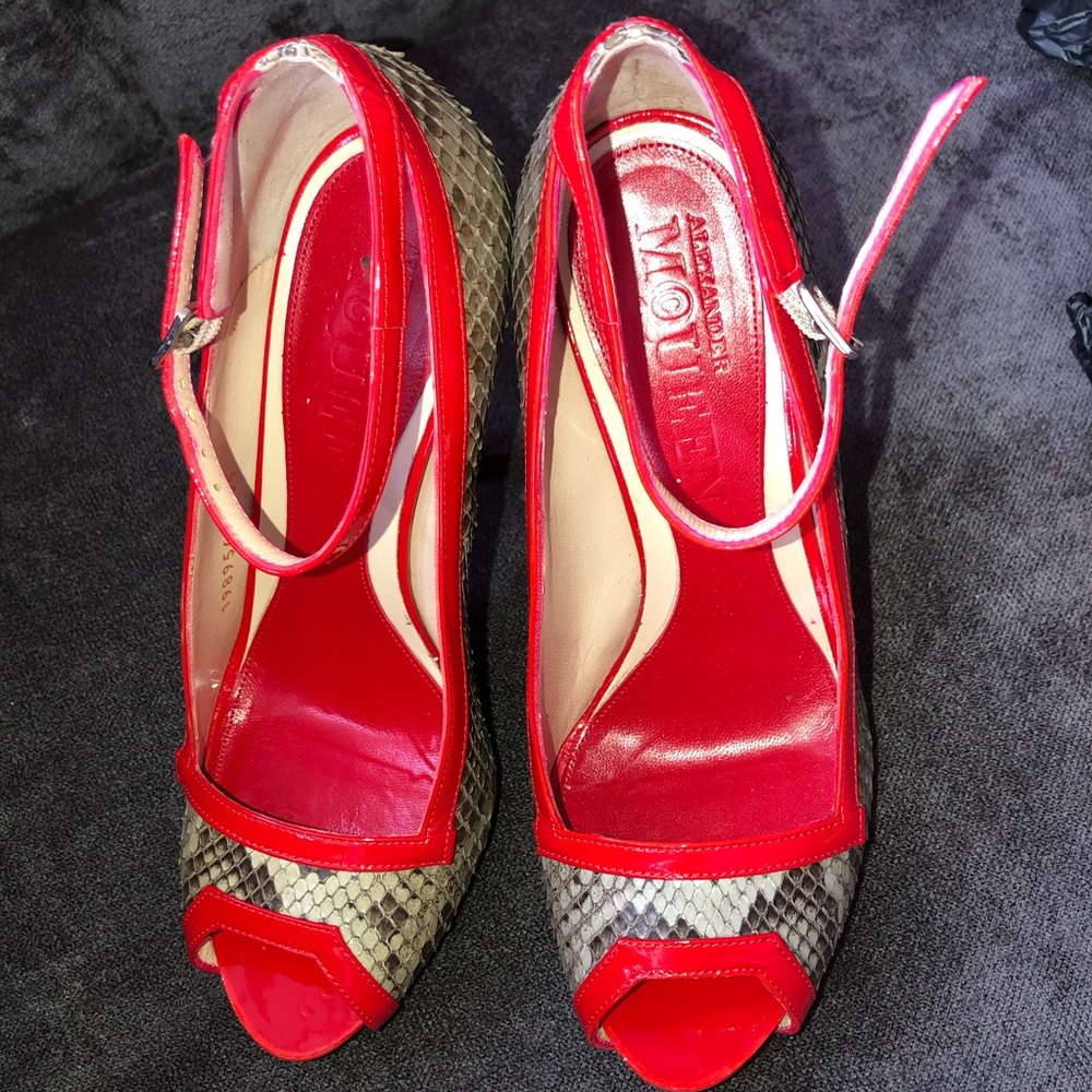Alexander Mcqueen Python Open Toe Pump Size 36.5 - image 5